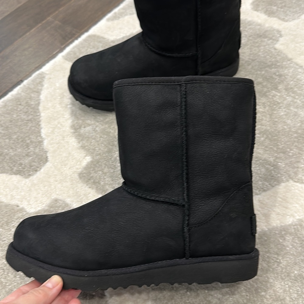 Brand new Ugg, kids size US 5